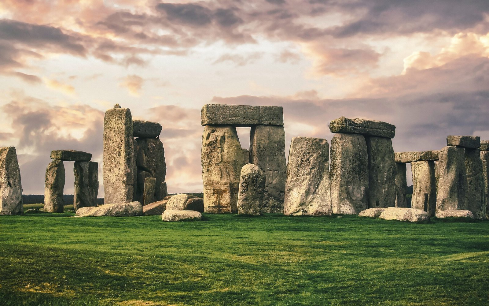 Unveiling the Mysteries of Stonehenge and Avebury: Exploring the Historical Sites of Ancient Britain
